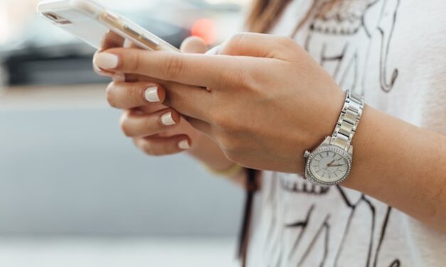 Luxury Meets Technology: The Intersection of Mobile Phones and High-End Watches